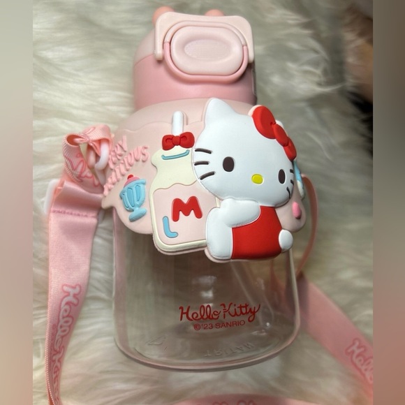 New Hello Kitty Water Bottle Holds 24oz - Picture 3 of 6